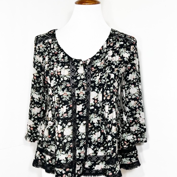 Anthropologie Eyelet Embroidered Pintuck Pleated Black Floral Peasant Top Size 0 - Picture 10 of 13